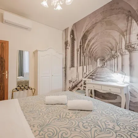 Santo Stefano Palace Apartment Venice