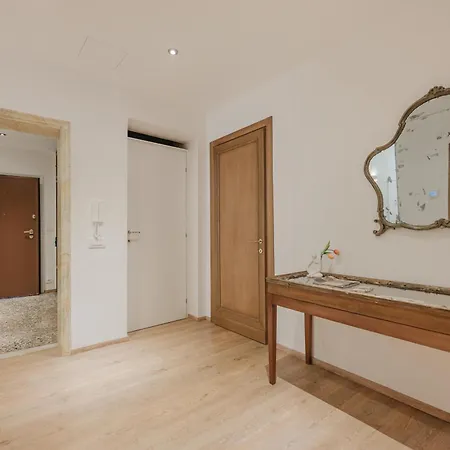 Santo Stefano Palace Apartment Venice