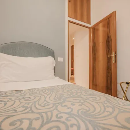Santo Stefano Palace Apartment Venice
