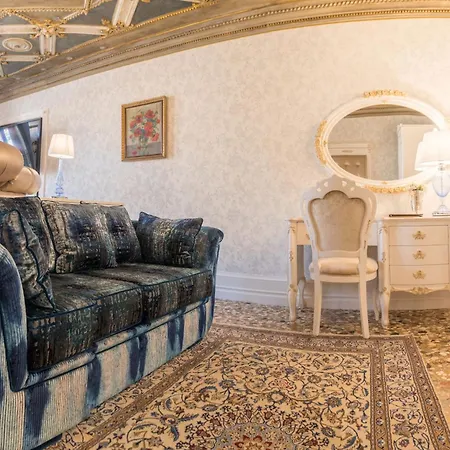Ego' Boutique - The Silk Road Venice