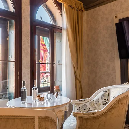 Ego' Boutique - The Silk Road Venice