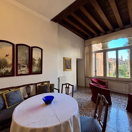 Il Giardino Segreto Di Monty Don Sul Canal Grande Apartment