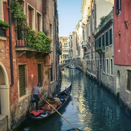 Bed & Breakfast Al Teatro With Canal View *