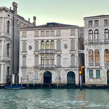 Il Giardino Segreto Di Monty Don Sul Canal Grande * Venice