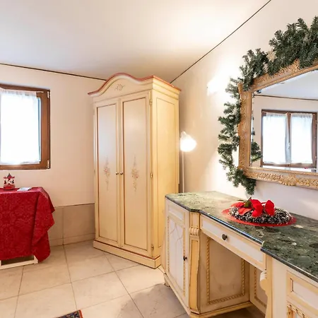Rubino Flat Canal View Apartment *