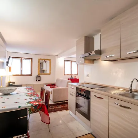 Rubino Flat Canal View Apartment Venice
