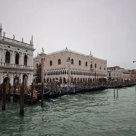 Casa Re Del Bosco - Airport Apartment Venice
