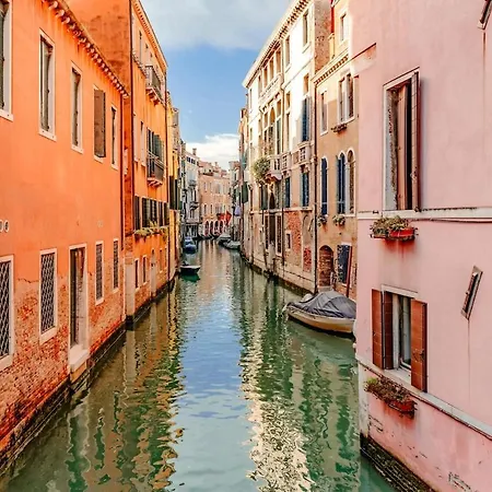 Apartment View In Venice! Charming With Private Roof Terrace *