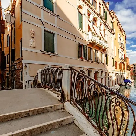 View In Venice! Charming With Private Roof Terrace Apartment