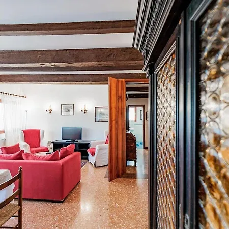 View In Venice! Charming With Private Roof Terrace Apartment Venice