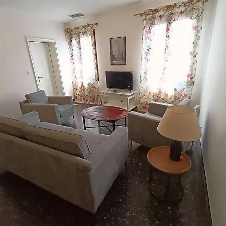 Spacious With 3 Bedrooms *