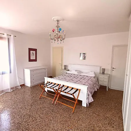 Spacious With 3 Bedrooms Apartment *