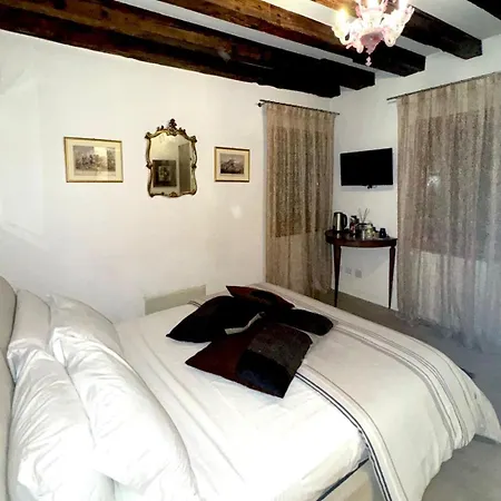 ベッド・アンド・ブレックファスト B＆b フォルトゥニー