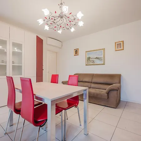Lucrezia - 10 Min From & Free Parking *
