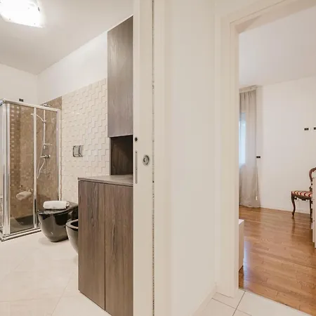 Lucrezia - 10 Min From & Free Parking