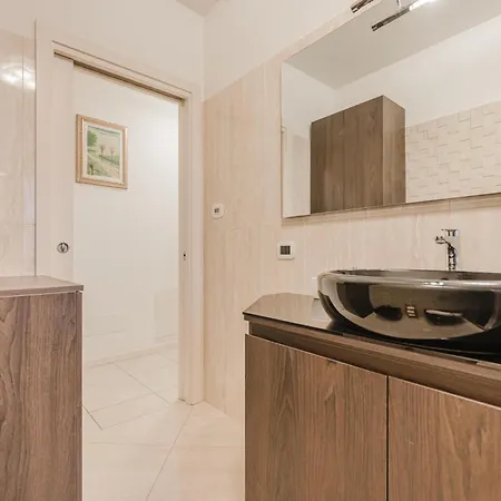 Apartment Lucrezia - 10 Min From & Free Parking *
