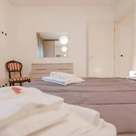 Lucrezia - 10 Min From & Free Parking *