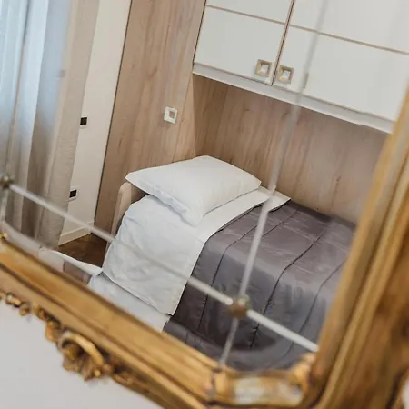 Lucrezia - 10 Min From & Free Parking Apartment