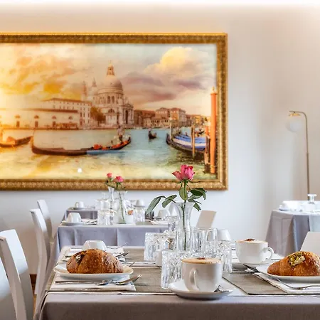 Venice Friends Местре