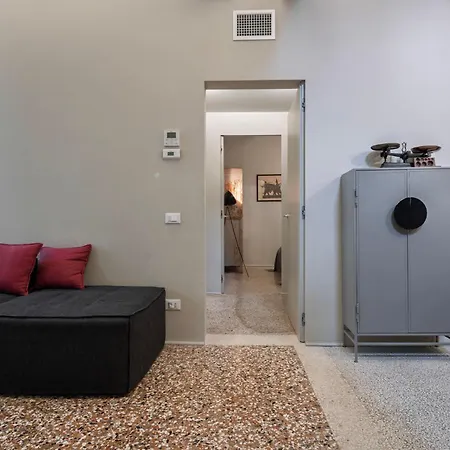 Ca Delle Capriate, An Intimate Retreat At Ca D'oro Apartment