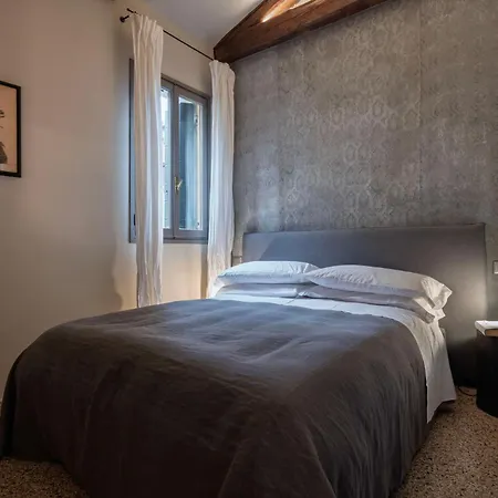 Ca Delle Capriate, An Intimate Retreat At Ca D'oro Apartment Venice