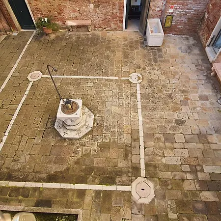 Palazzo Contarini Della Porta Di Ferro