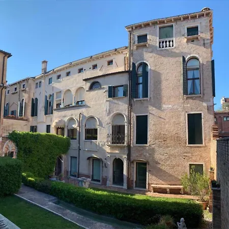 Palazzo Contarini Della Porta Di Ferro Aparthotel *