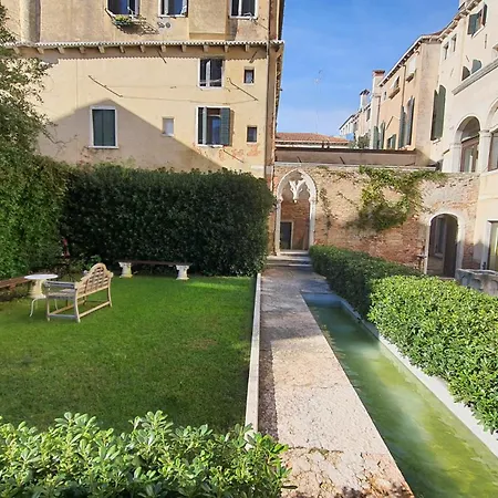 Palazzo Contarini Della Porta Di Ferro Aparthotel Venice