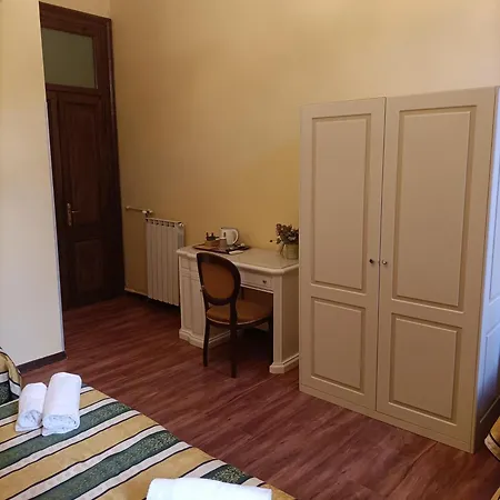Palazzo Lion Morosini - Check In Presso Ai Santi Apostoli ゲストハウス 3*