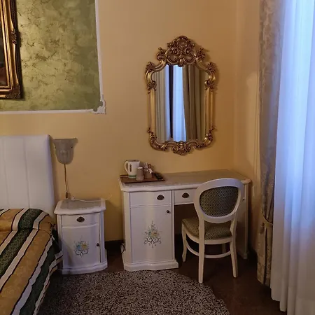 Palazzo Lion Morosini - Check In Presso Ai Santi Apostoli 3*