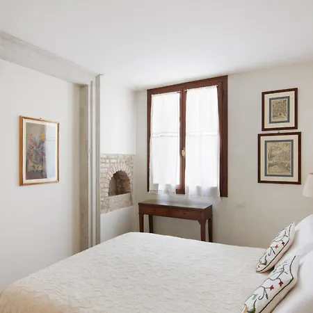 Palazzo Contarini Della Porta Di Ferro * Venice