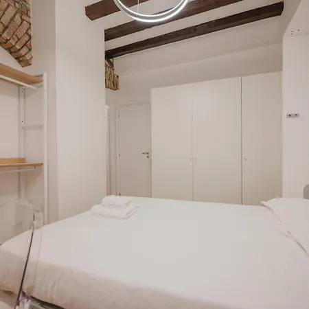 Rialto 707 Bed & Breakfast 2*