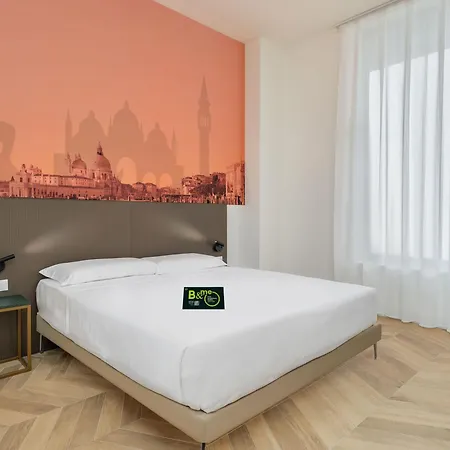 Laguna Hotel 3*