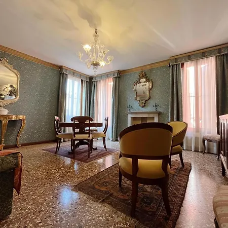 Palazzetto San Lio, Rialto * Venice