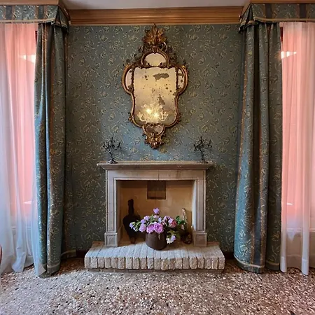 Palazzetto San Lio, Rialto Apartment