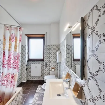 Guest house Arish Downtown Venice