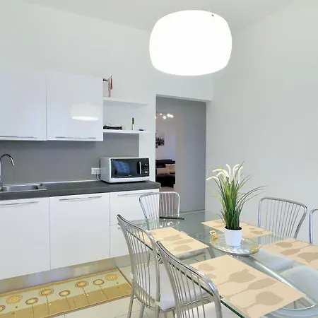 Sagredo Apartment *