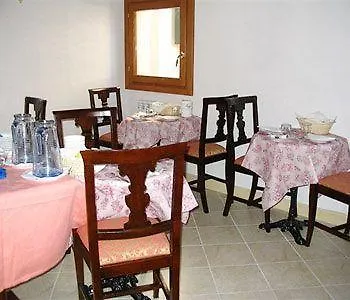 Oda ve Kahvaltı Al Leon 3*
