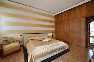 Grand Canal Terrace فندق