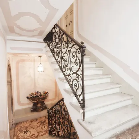 Palazzetto San Lio, Rialto Apartment