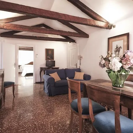 Palazzetto San Lio, Rialto Apartment