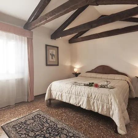 Palazzetto San Lio, Rialto Apartment