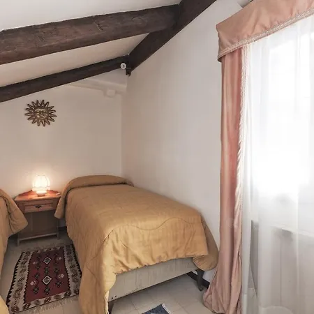 Palazzetto San Lio, Rialto * Venice