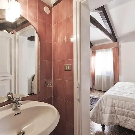 Palazzetto San Lio, Rialto Apartment