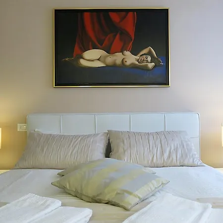 Gallery البندقية