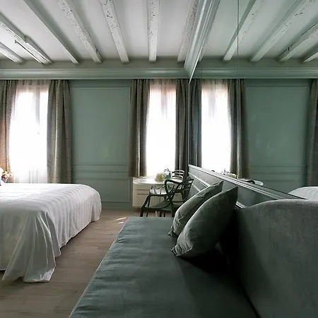 Couette-café Aquamare, Boutique