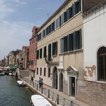 Hostel Hostel Biennale *