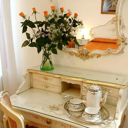 At Leonard Venezia
