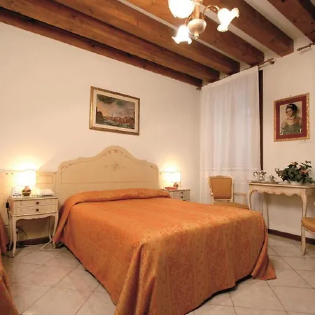 At Leonard * Venezia