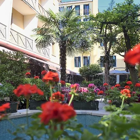 Hotel Amadeus 4*